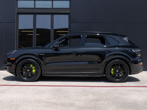 Certified 2025 Porsche Cayenne E-Hybrid AWD/4WD image 2