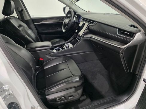 Used 2023 Jeep Grand Cherokee Limited image 25