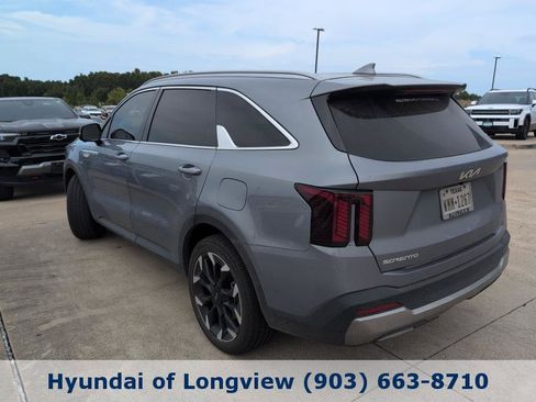 Used 2025 Kia Sorento SX FWD image 4