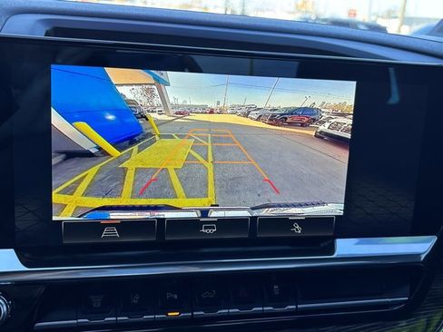 Used 2024 GMC Sierra 3500 SLE w/ SLE Convenience Package image 32