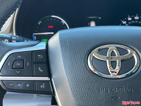 Certified 2024 Toyota Sienna XLE FWD image 23