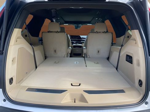 Used 2021 Cadillac Escalade Premium Luxury AWD/4WD image 10