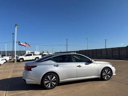 Used 2021 Nissan Altima 2.5 SV FWD image 24
