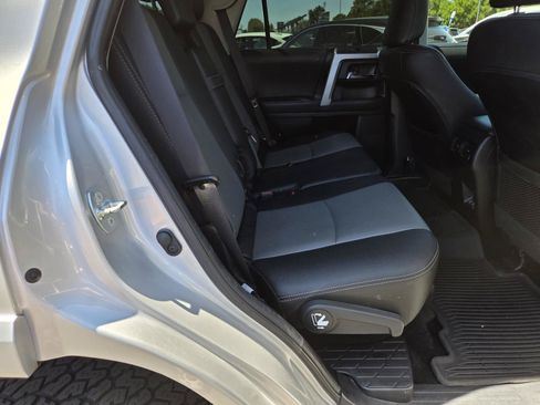 Used 2022 Toyota 4Runner SR5 Premium w/ Moonroof Package AWD/4WD image 18