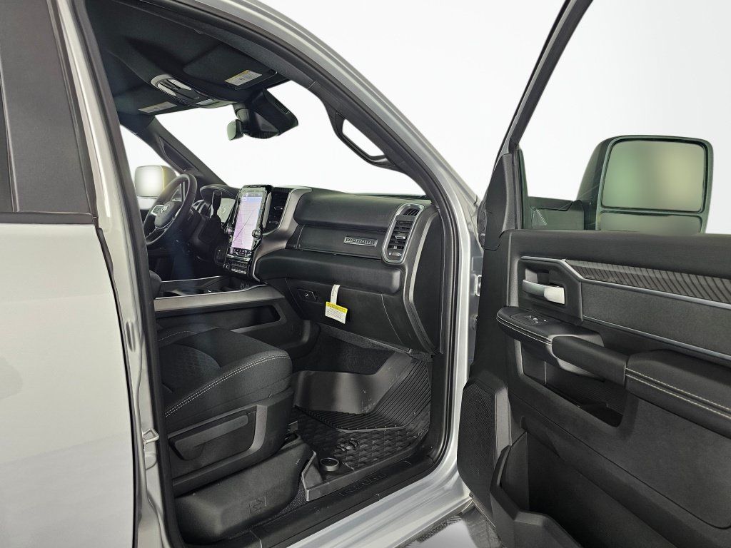 New 2026 RAM 3500 Big Horn AWD/4WD image 38