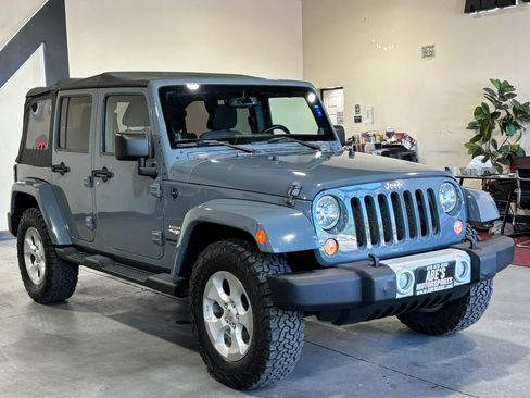 Used 2014 Jeep Wrangler Unlimited Sahara AWD/4WD image 3