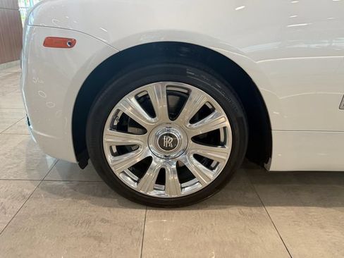 Used 2017 Rolls-Royce Dawn RWD image 4