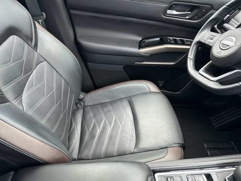 Used 2024 Nissan Pathfinder Platinum FWD image 14