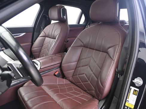 Used 2023 BMW 760i xDrive image 5