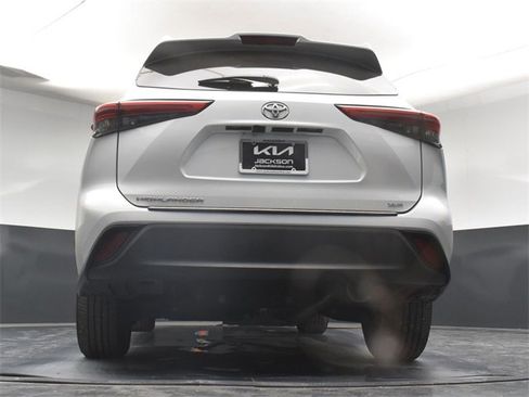 Used 2022 Toyota Highlander XLE image 38