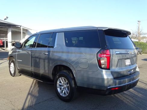 Used 2024 Chevrolet Suburban LT image 2