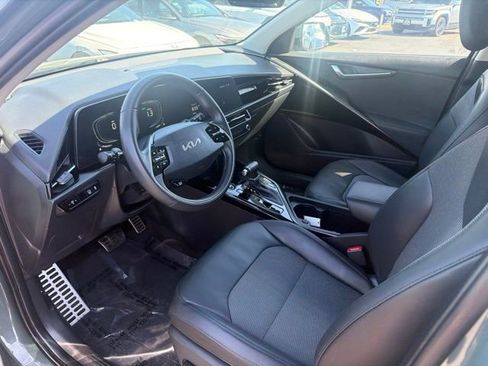 Used 2024 Kia Niro EX Touring FWD image 9
