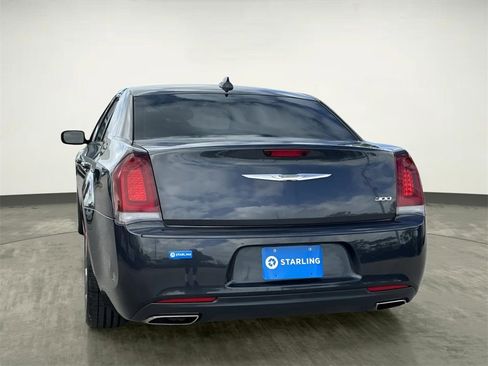 Used 2018 Chrysler 300 Touring w/ Sport Appearance Package image 6