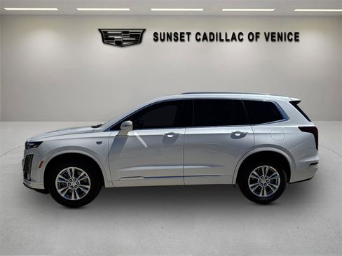 New 2025 Cadillac XT6 Luxury image 6