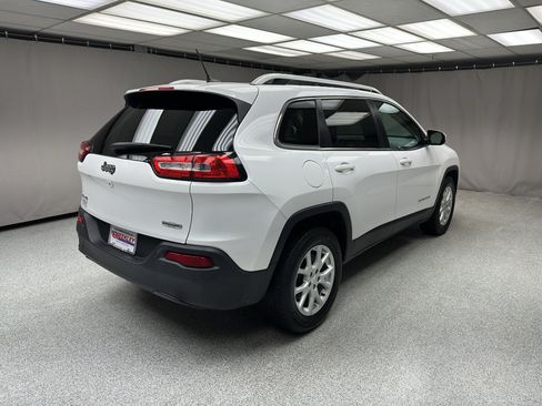 Used 2015 Jeep Cherokee Latitude w/ Cold Weather Group AWD/4WD image 4