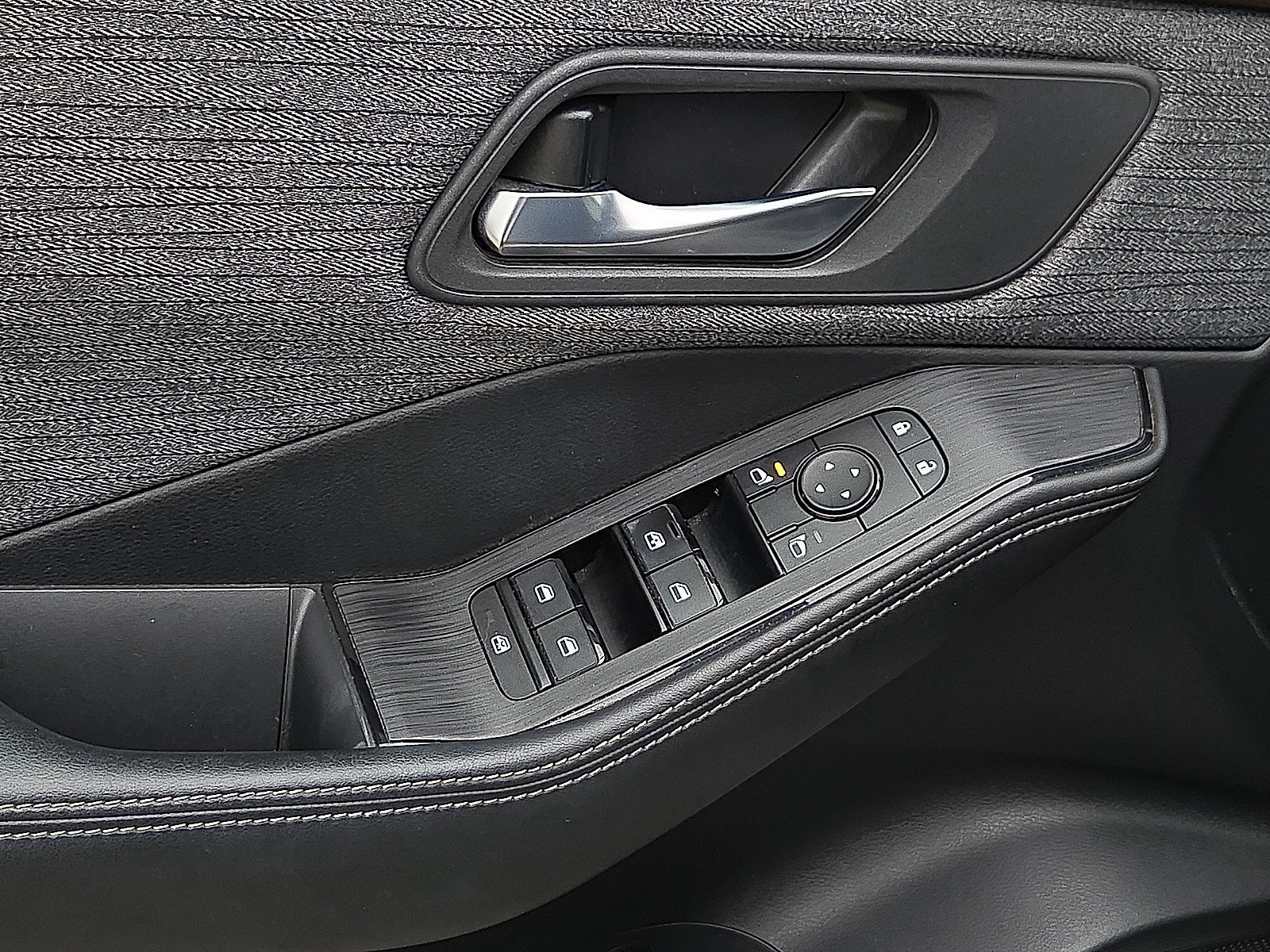Used 2023 Nissan Rogue SV FWD image 13
