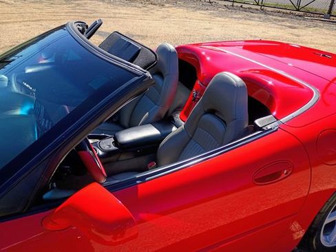 Used 1998 Chevrolet Corvette Convertible w/ Memory Pkg image 22