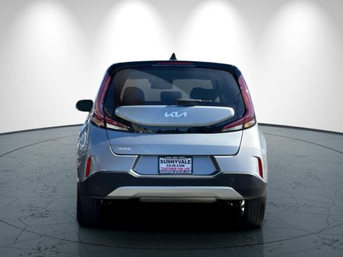Used 2025 Kia Soul LX w/ LX Technology Package FWD image 5