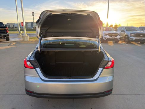 Used 2025 Toyota Camry LE FWD image 5
