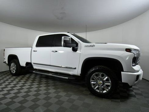 Used 2024 Chevrolet Silverado 3500 High Country w/ Technology Package image 9