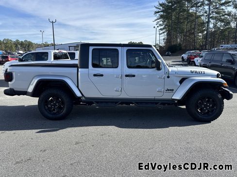 Used 2023 Jeep Gladiator Willys image 2