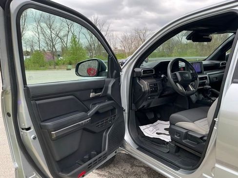 Used 2024 Toyota Tacoma TRD Off-Road image 15