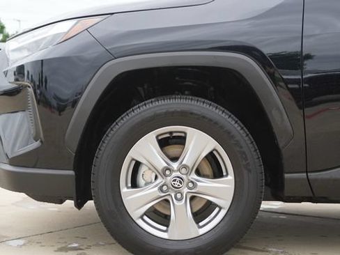 Used 2025 Toyota RAV4 LE AWD/4WD image 5