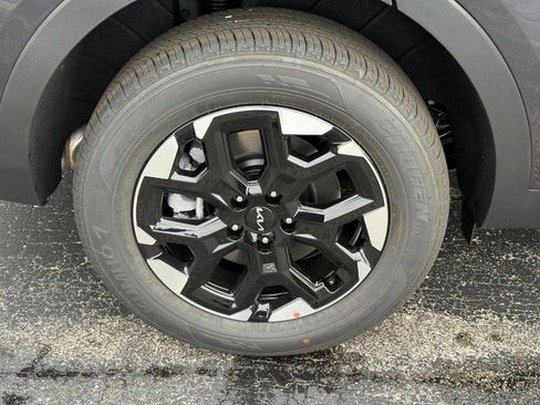 New 2026 Kia Sorento S image 4