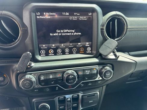 Used 2021 Jeep Wrangler Unlimited Sahara AWD/4WD image 19