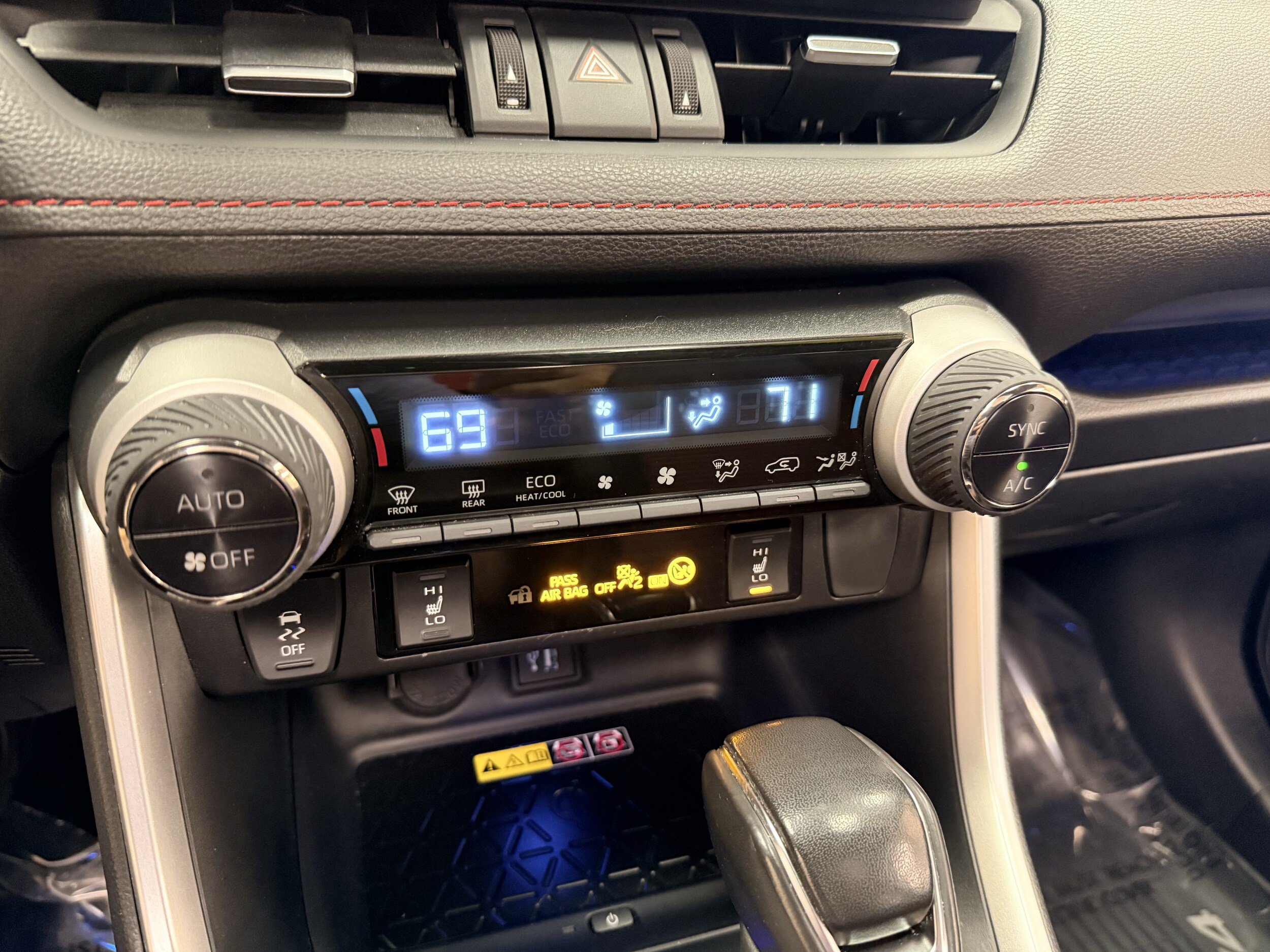Used 2024 Toyota RAV4 XSE w/ Weather Package AWD/4WD image 34