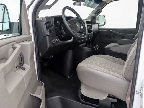 Used 2025 Chevrolet Express 3500 LS image 16