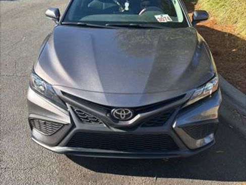 Certified 2022 Toyota Camry SE image 2