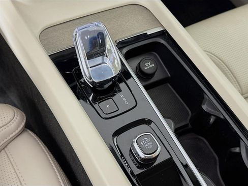 Used 2023 Volvo XC60 B5 Ultimate w/ Protection Package Premier image 20