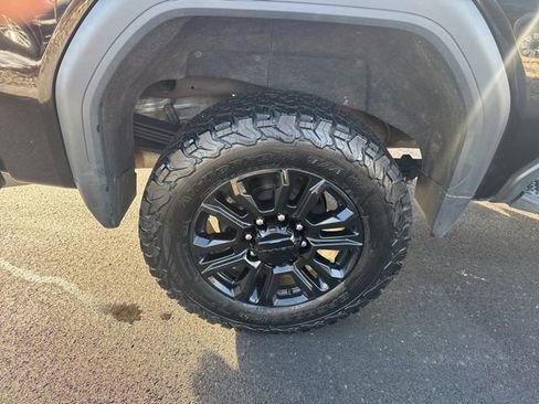 Used 2022 GMC Sierra 2500 Denali w/ Denali Black Diamond Edition image 10