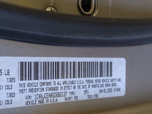 Used 2016 Jeep Compass Latitude image 33