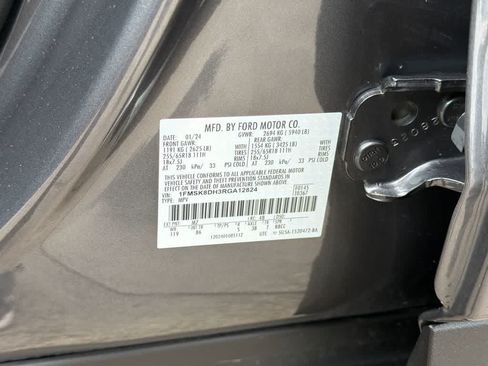 Used 2024 Ford Explorer XLT AWD/4WD image 33