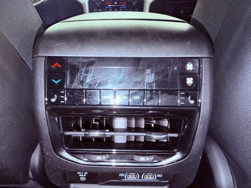 Used 2022 Jeep Grand Cherokee L Limited w/ Luxury Tech Group II image 15