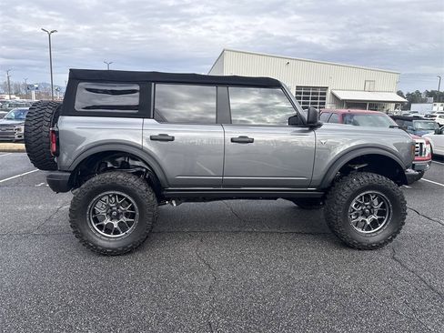 Used 2021 Ford Bronco Badlands image 8