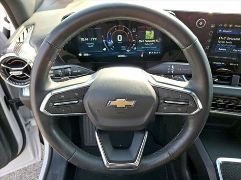 Used 2025 Chevrolet Equinox LT w/ Safety and Technology Package FWD image 16