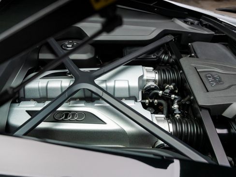 Used 2018 Audi R8 V10 w/ Premium Package image 49