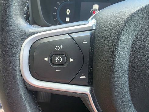 Used 2022 Volvo XC60 B5 Momentum w/ Climate Package AWD/4WD image 19