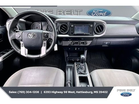 Used 2018 Toyota Tacoma SR5 RWD image 14