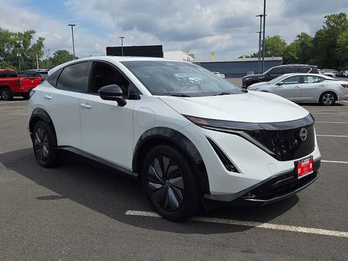 Used 2024 Nissan Ariya AWD image 3