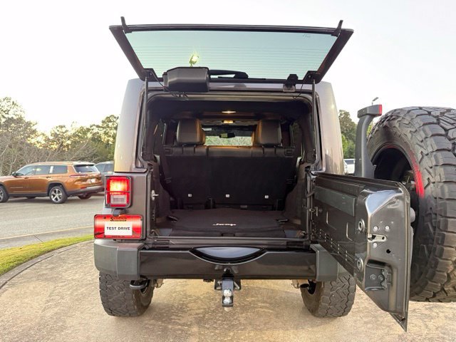 Used 2017 Jeep Wrangler Unlimited Sahara AWD/4WD image 31