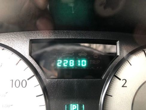 Used 2010 Chrysler 300 Touring image 39