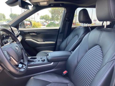 Certified 2025 Toyota Highlander XSE AWD/4WD image 10
