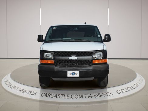 Used 2016 Chevrolet Express 3500 Extended RWD image 3