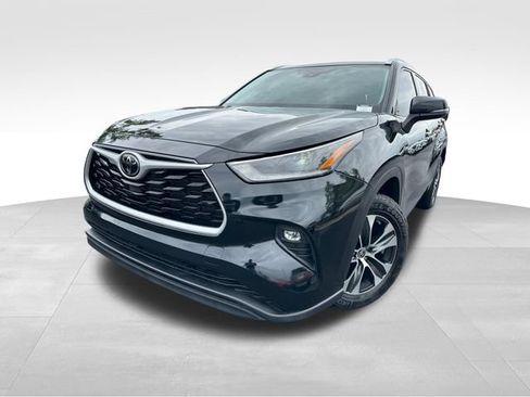 Used 2021 Toyota Highlander XLE FWD image 9