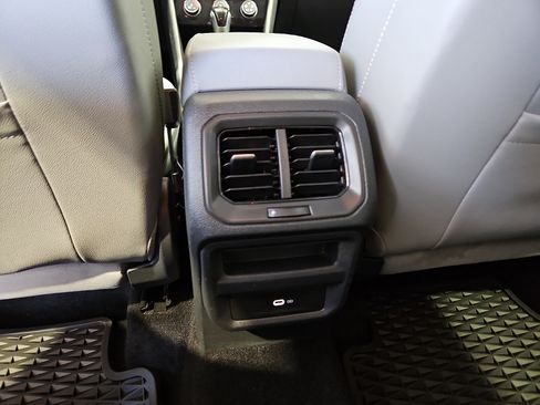 Certified 2023 Volkswagen Taos SE FWD image 9