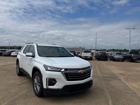 Used 2023 Chevrolet Traverse LT w/ LPO, Floor Liner Package AWD/4WD image 1